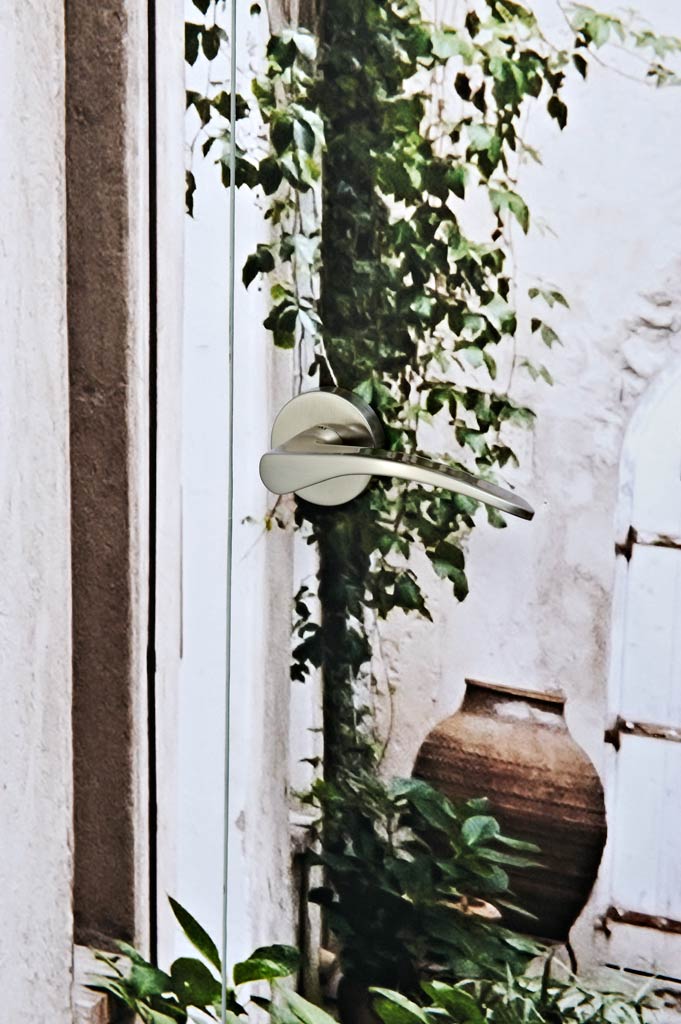 drzwi-ukryte-tapeta drzwi z tapetą ukryte